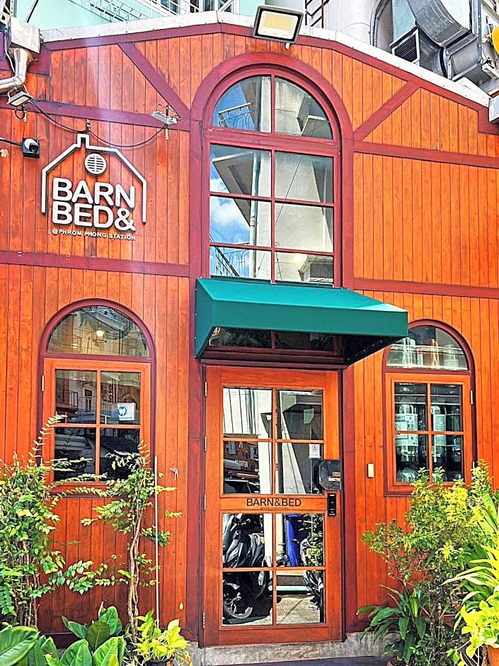Barn & Bed Hostel