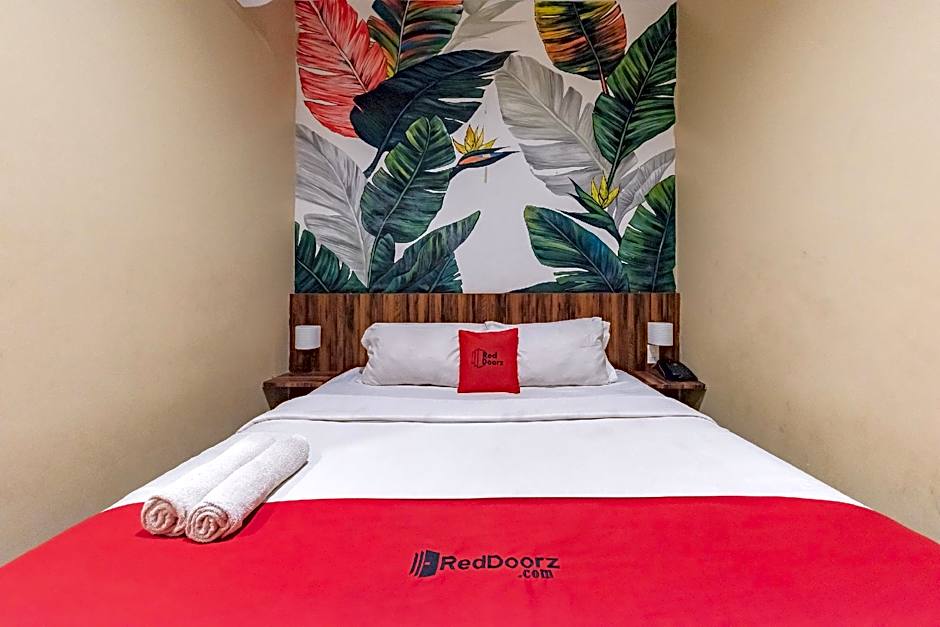 RedDoorz Plus near UNIMED Medan