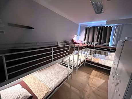 Bunk Bed in Mixed Dormitory Room