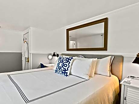 2nd Floor King Guest Room - Not Pet Friendly