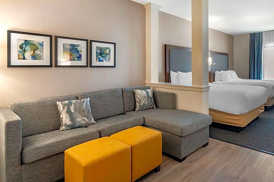 Photo 1 of 6 of 2 Queen Beds Suite