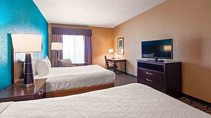 Best Western Plus Hiawatha Hotel