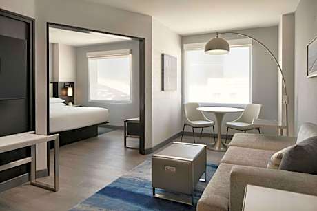 King Studio with Sofa Bed - Hearing Accessible