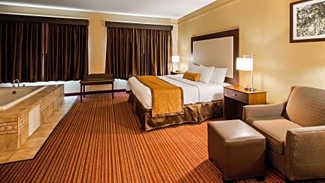 1 King Bed, Non-Smoking, High Speed Internet Access, Jacuzzi, Microwave And Refrigerator, Pillowtop 