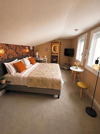 Deluxe Queen Room