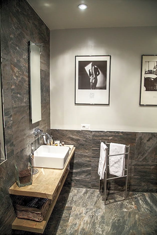 The Independent Suites