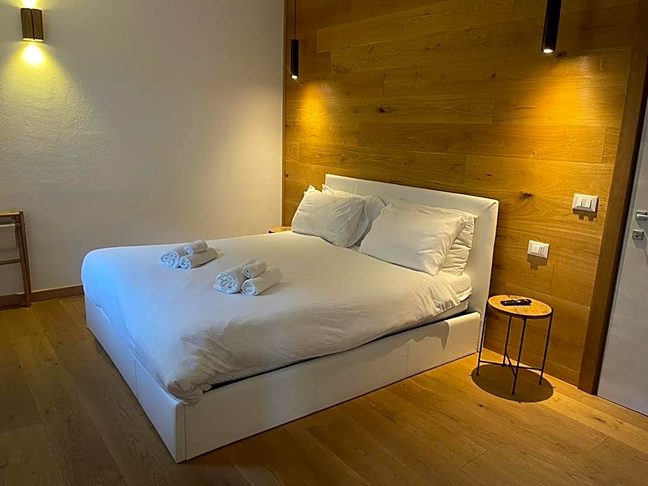 SnowLake Suite & Apartment