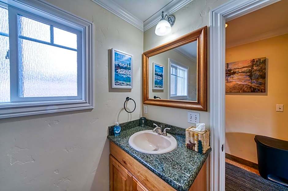 Moose and Maple Lodge