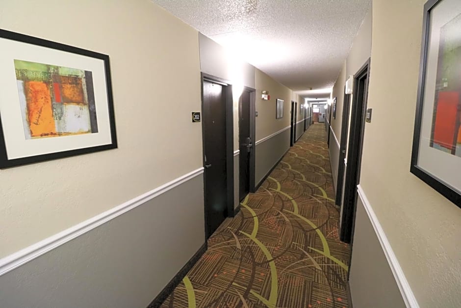 Super 8 by Wyndham Dubuque