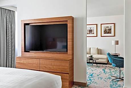 Executive Suite, M Club lounge access