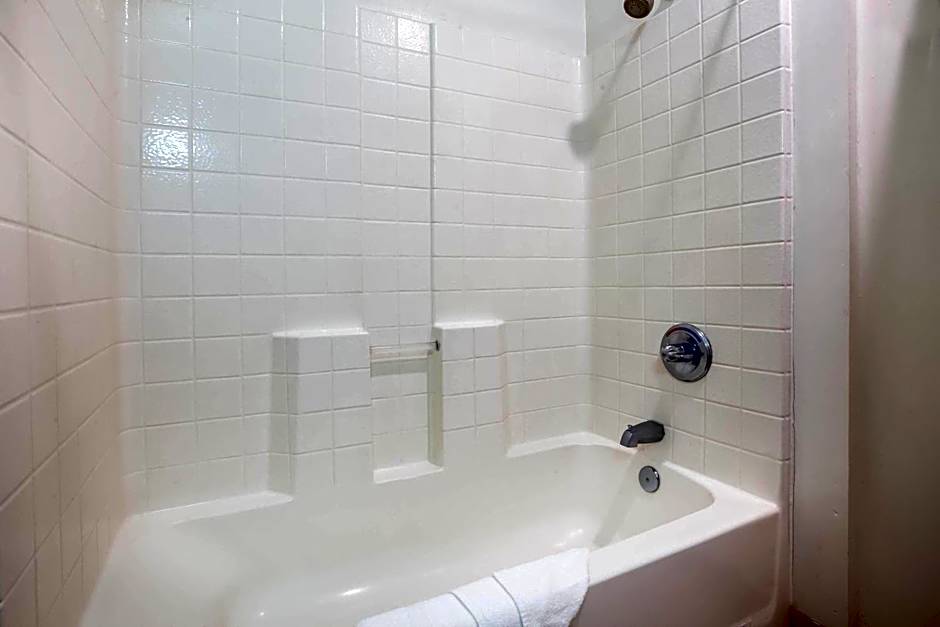 Travelodge by Wyndham Red Bluff South of Redding