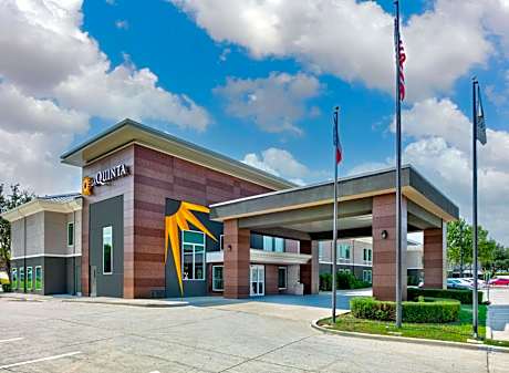 La Quinta Inn & Suites by Wyndham Las Colinas