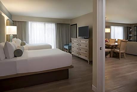 Ground Level Deluxe One-Bedroom Suite with Gulf View