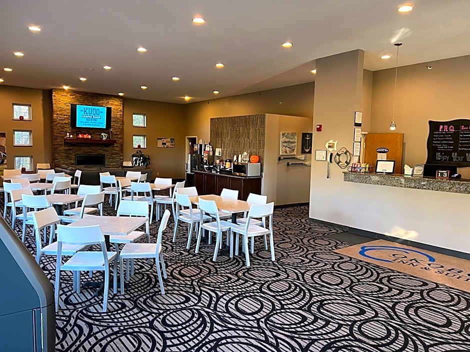 Okoboji Inn & Suites