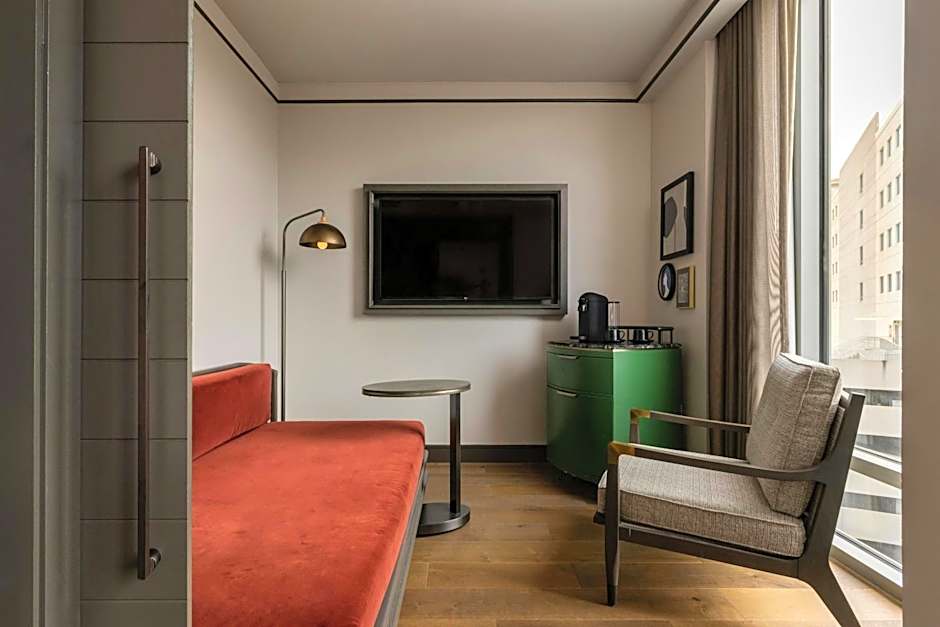 The Tess, Autograph Collection