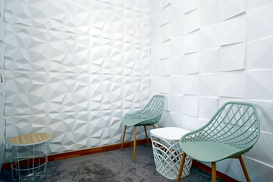 RedDoorz near Rita Supermall Purwokerto 2