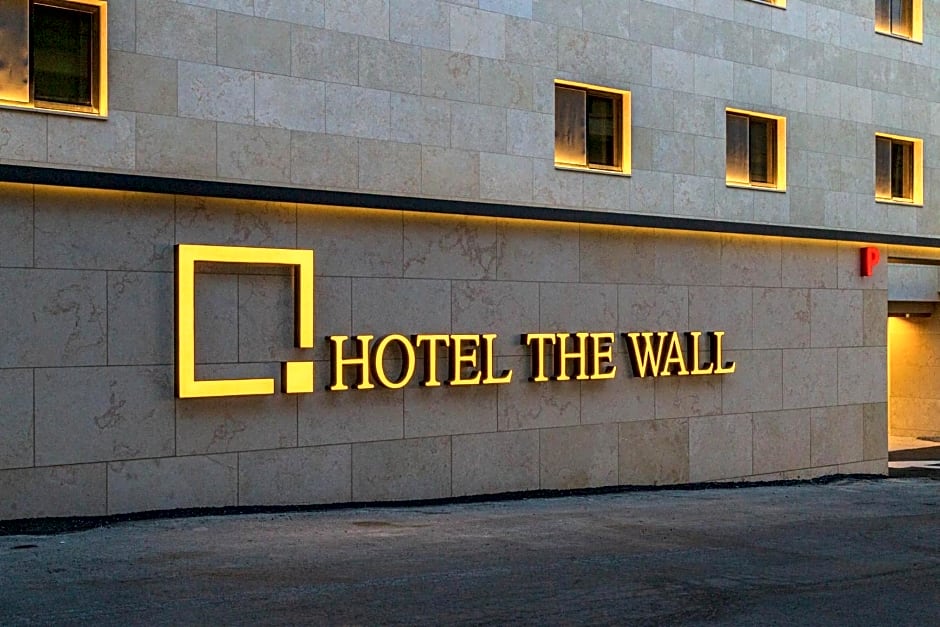 Jecheon The Wall Hotel