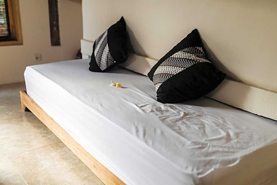 Kalyssa Beach Bungalows