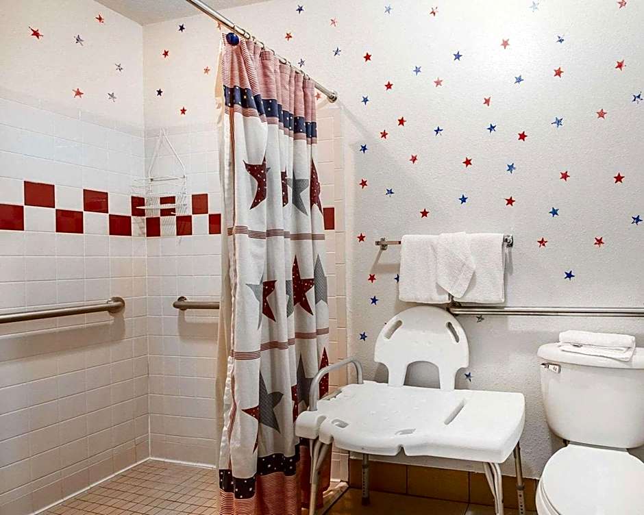 Rodeway Inn & Suites Madison East