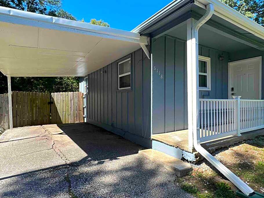 Modern & Cozy 2 bedroom home near downtown Shawnee