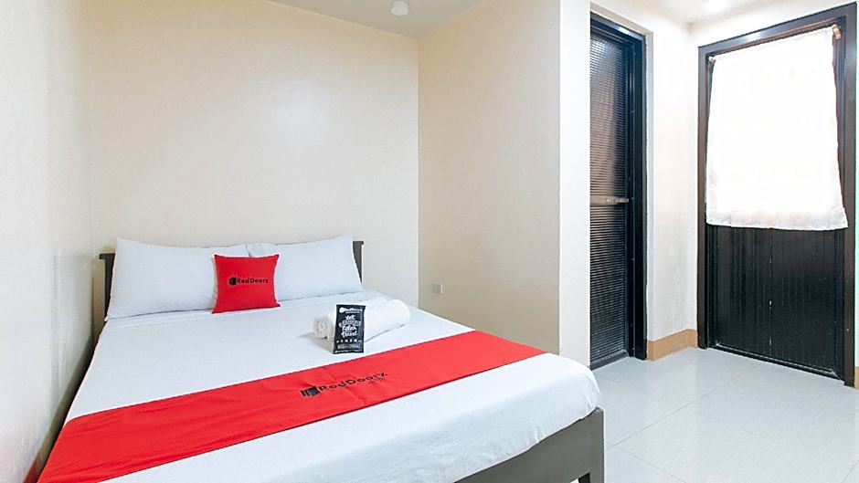 RedDoorz @ Isabelita Hotel Tugegarao