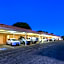 Country Roads Motor Inn