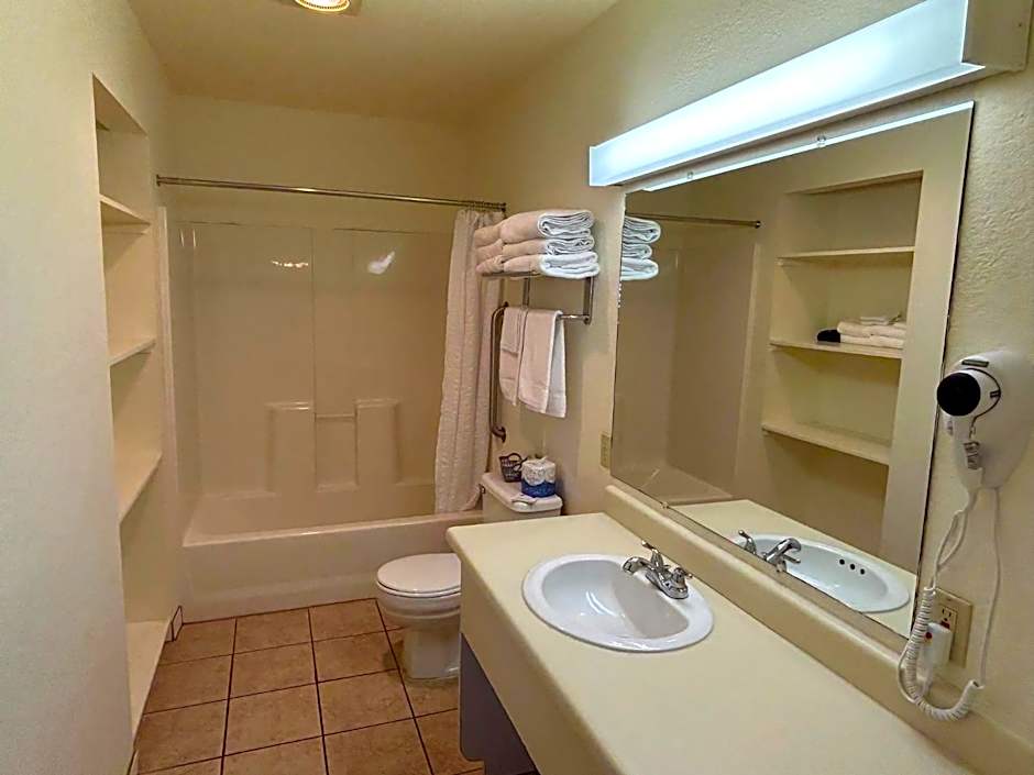 Photo 1 of 5 of Deluxe 1 Queen Bed Suite