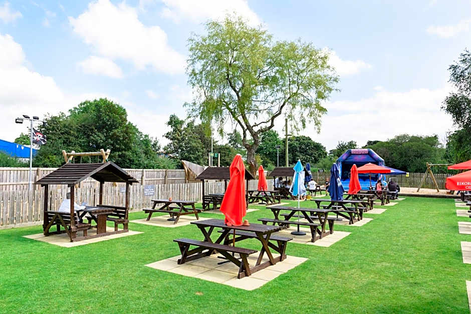 The Britannia Inn & Waves Restaurant