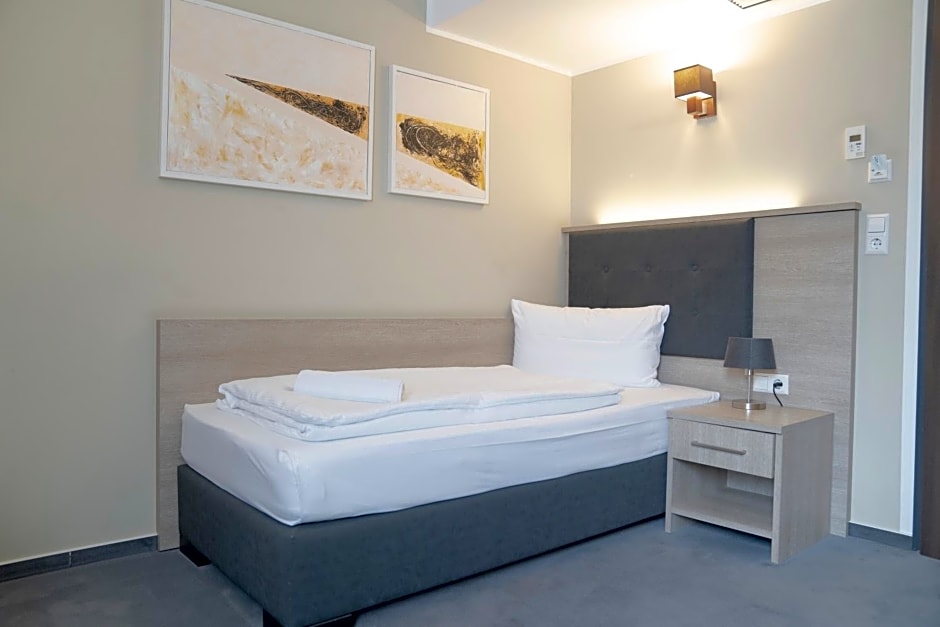 Alpha & Omega Hotel