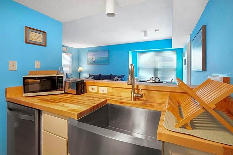 Beautiful Blue Ocean Condo