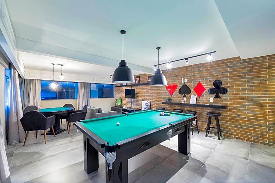 Terrazzo 401A - Apartamento 02 suítes - Acomoda até 05 pessoas - À poucos metros da praia de Bombas - (Consultar serviços de roupa de cama e banho)