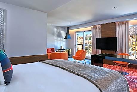 Premium Studio King, Studio Suite, 1 King, Balcony