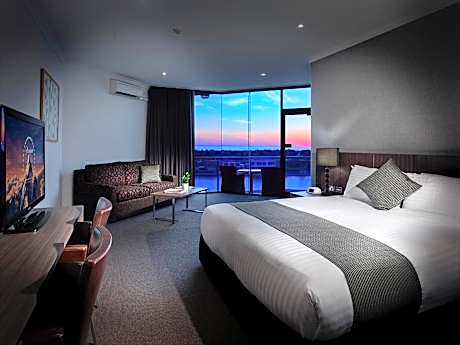 King Room with Spa Bath