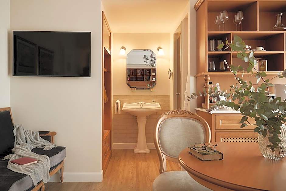 Legacy Gastro Suites