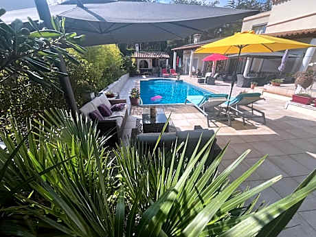 La VILLA des Cèdres & SPA, SUITE Premium, Naturiste "Couples Only"