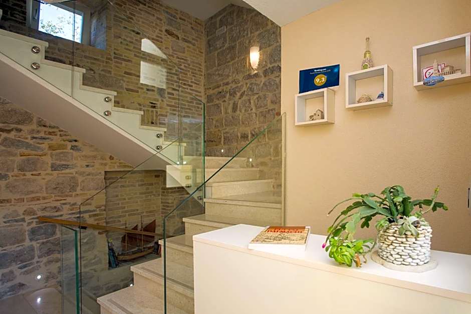 Aspalathos Residence