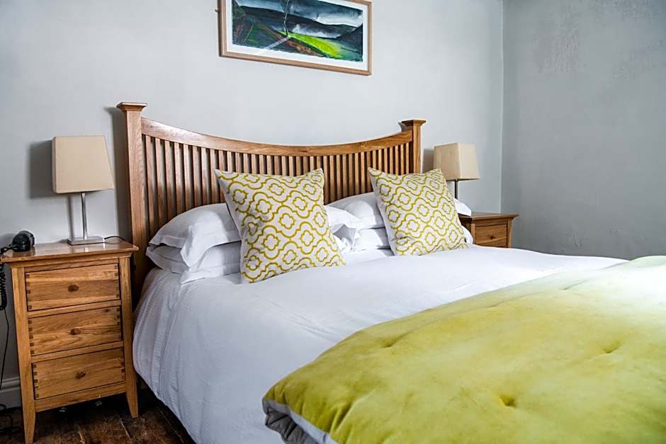 Wheelwrights Arms Country Inn & Pub