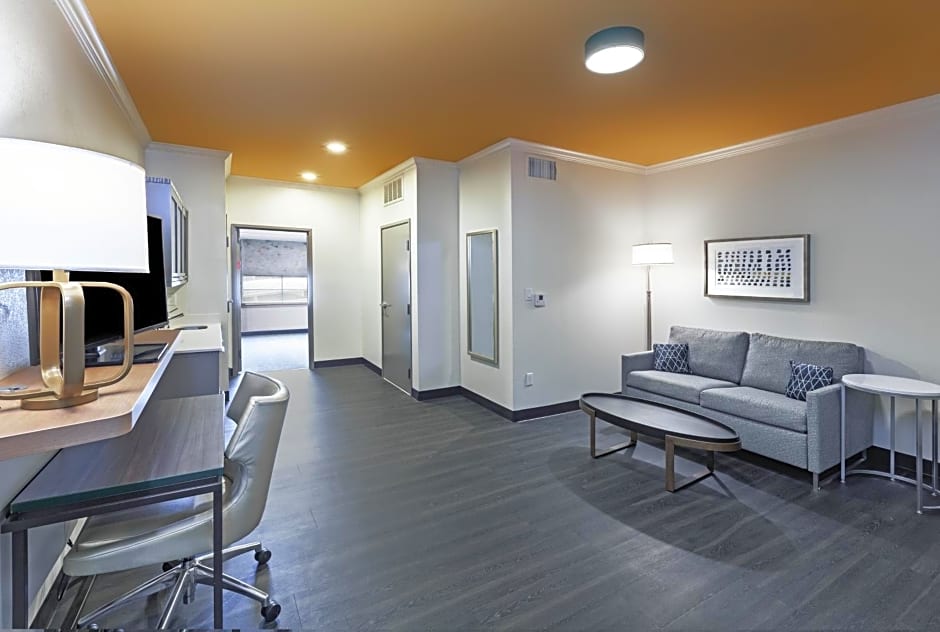 Holiday Inn and Suites McKinney - Allen By IHG