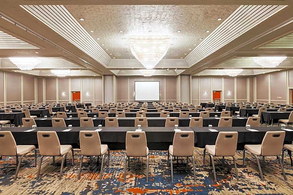 Crowne Plaza Columbus North - Worthington By IHG