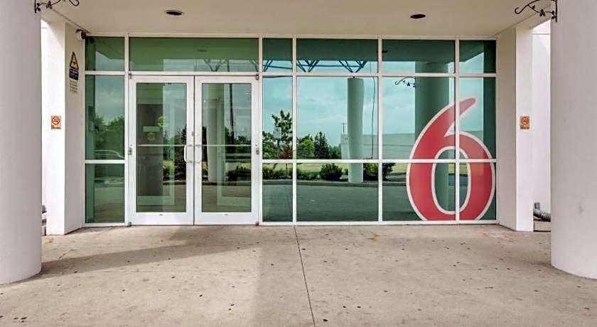Motel 6-Brampton, ON - Toronto