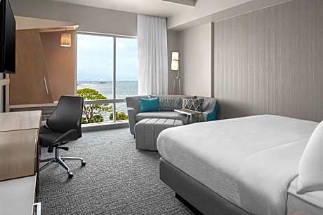 Guest room, 2 Queen, River view, Balcony, Fireplace