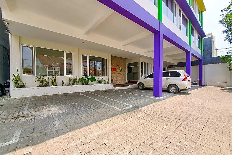 Urbanview Hotel Pondok Mas Cirebon By Reddoorz – Cirebon, OH