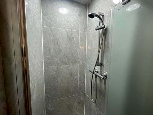 London Budget Bliss, London W12, white city, shepherd's bush market