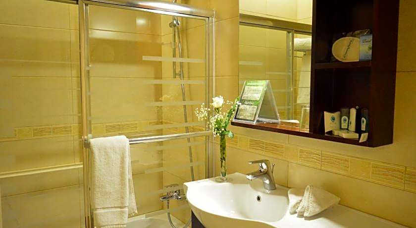 Comfort Hotel Suites