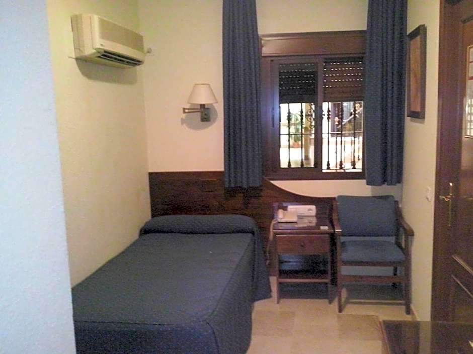 Photo 1 of 2 of Single Room