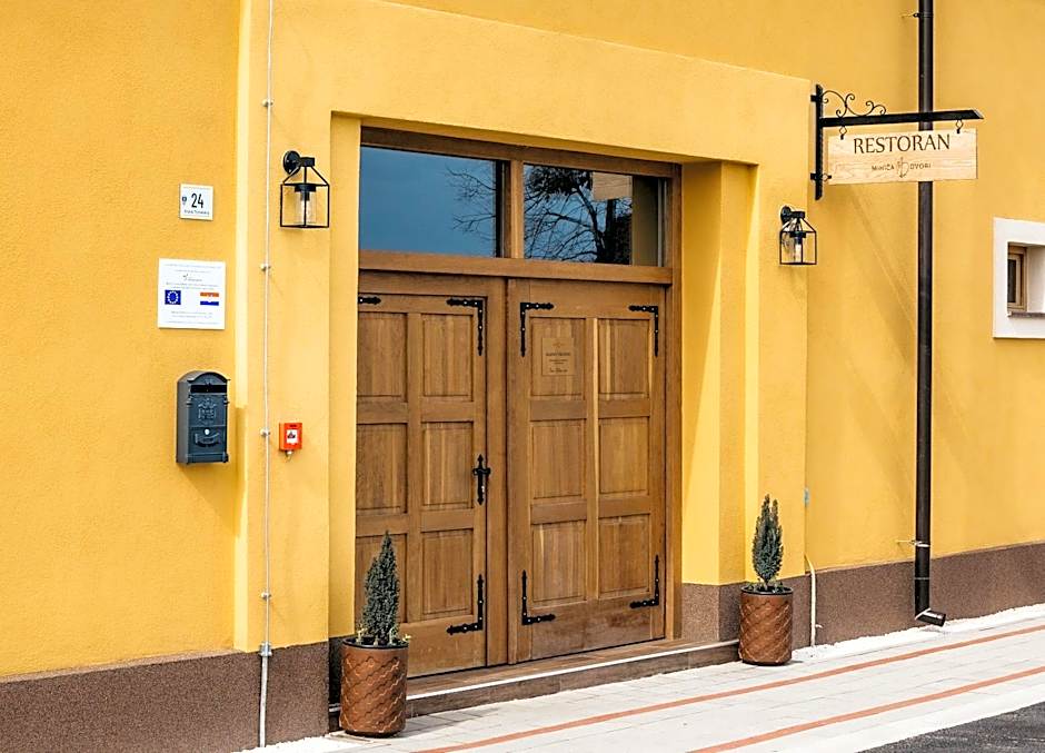 Pansion Mihića dvori