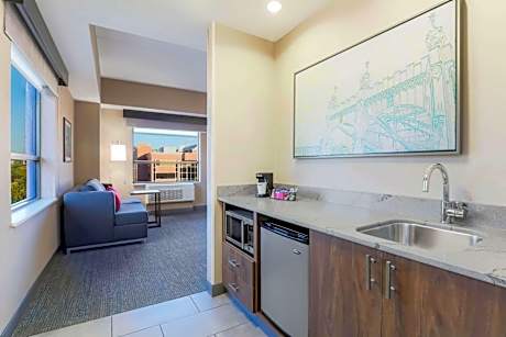 King Studio Suite with City View