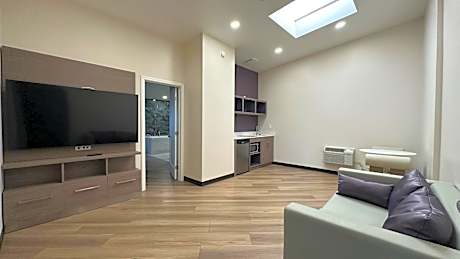 King Room with Spa Tub and Kitchenette