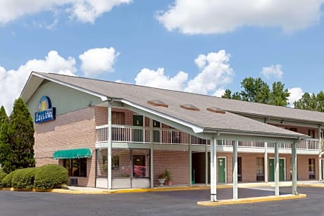 Days Inn by Wyndham Columbia NE Fort Jackson