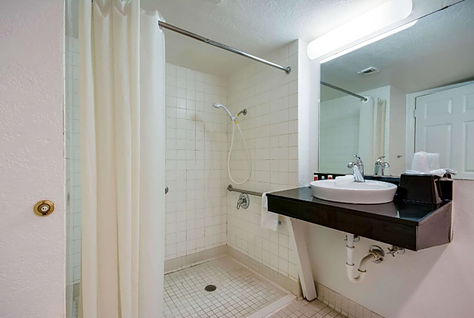 Econo Lodge Del City – Del City, OK